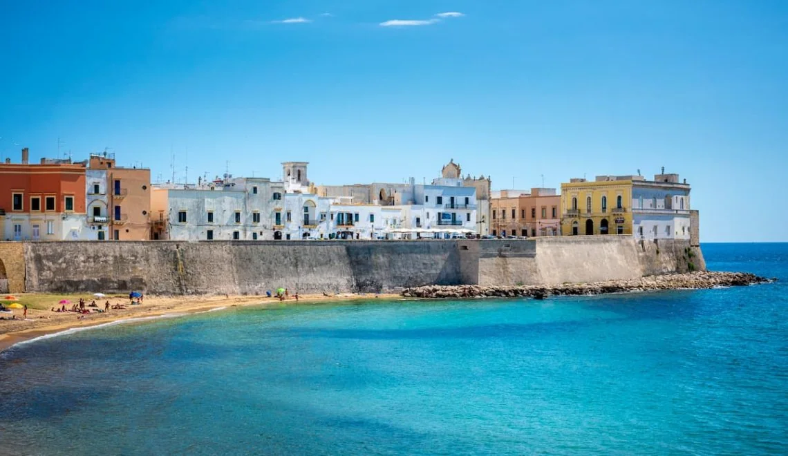 Centro storico Gallipoli vista dal mare mura bastioni tramonto Salento