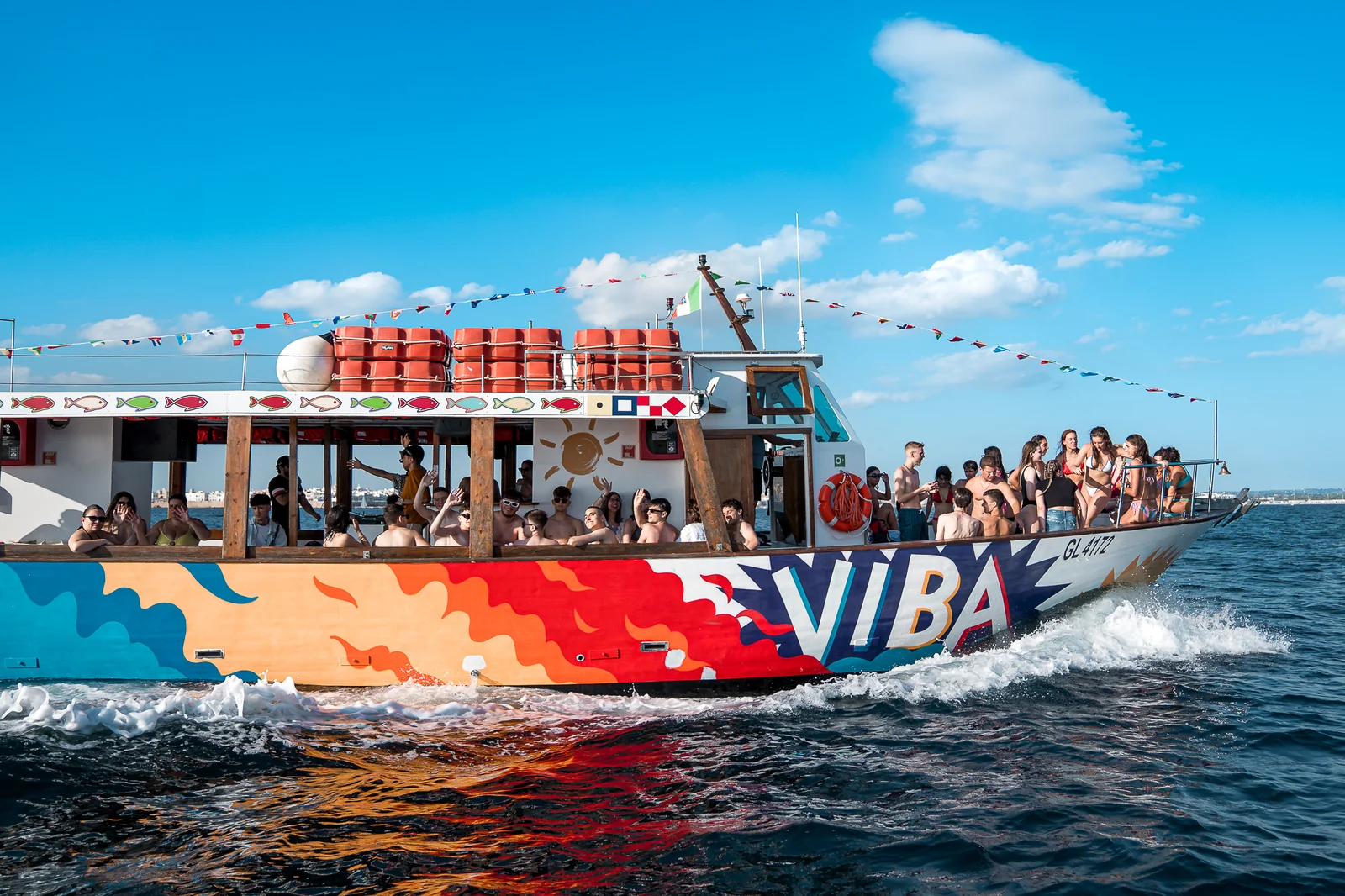 Viba Boat Party festa in barca Gallipoli musica DJ mare Salento